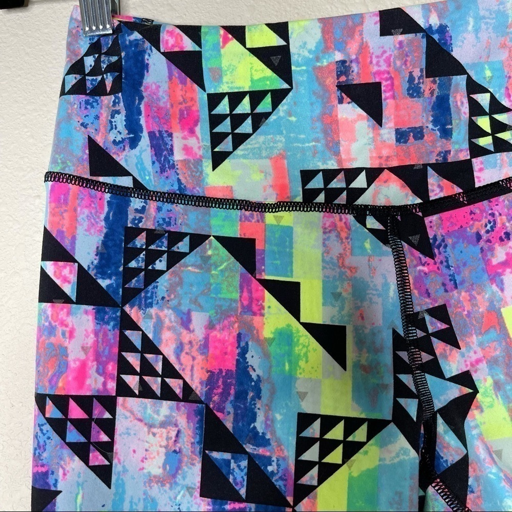 Victoria’s Secret VSX Knockout Sport Capri Tights - Picture 4 of 5